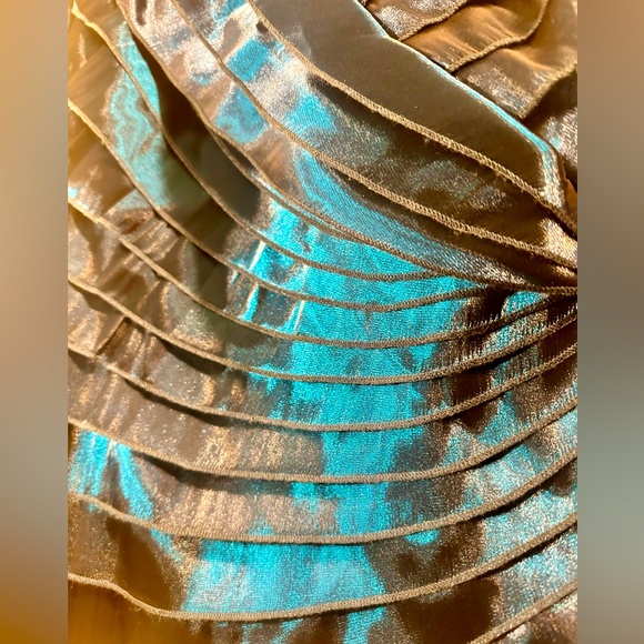 Cachet faux wrap front layered cocktail blouse - iridescent- women’s 12 - Picture 3 of 4